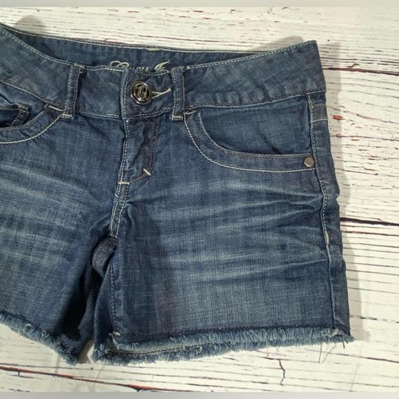 Guess Womens Jean Shorts Size 24 Denim Raw Hem Cut Off 4” Inseam Low Rise Blue - Picture 5 of 11